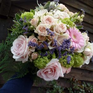 Viburnum-Rose-Bouquet